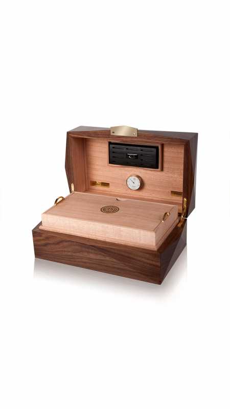 08 Montecristo Humidor 1935 escorzo mobile1